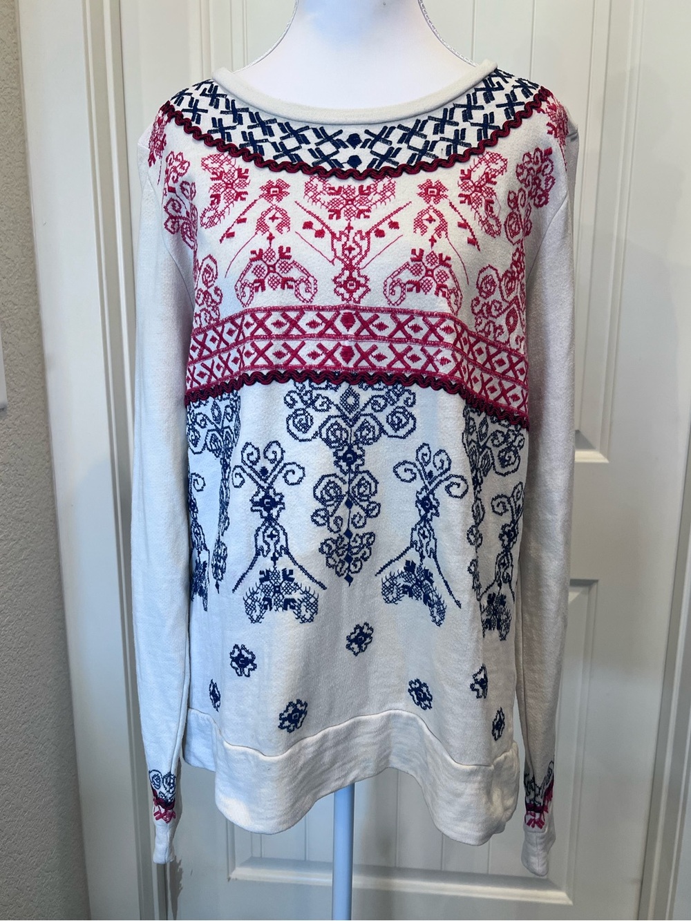 Lucky Lotus Embroidered Red & Blue Pattern Knitwear Sweatshirt Large